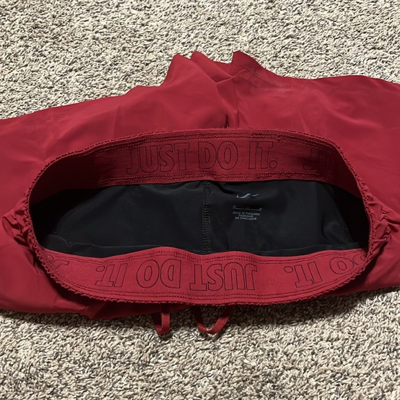 NIKE | NWT Women’s Shorts. Size Medium. - Picture 9 of 10